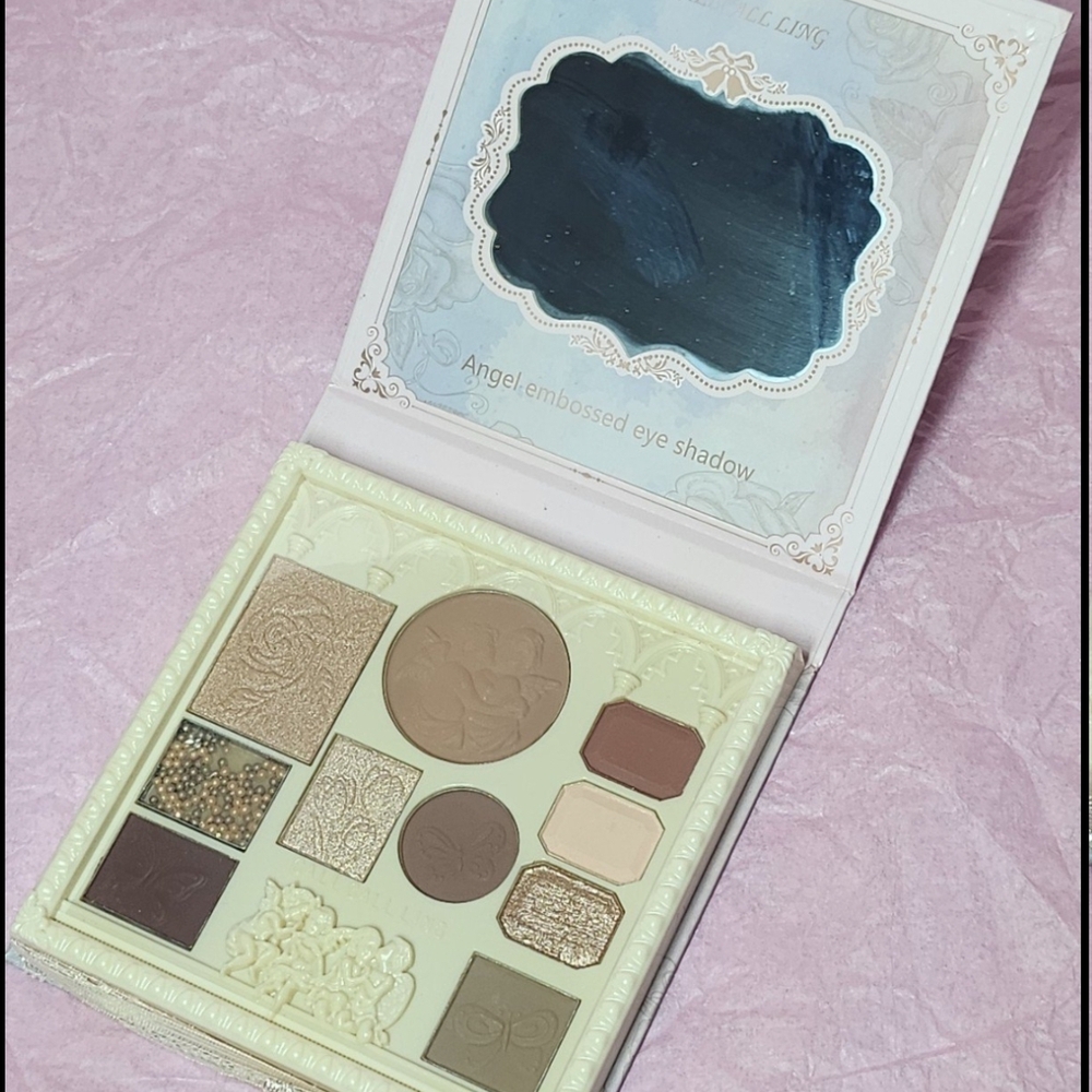 Angel Embossed Eye Shadow Palette - Multi-Color